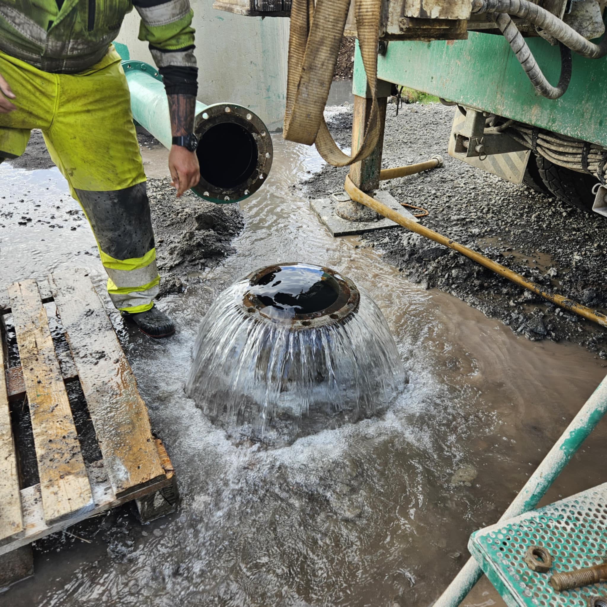 Heitt vatn fannst í nýrri borholu á Patreksfirði